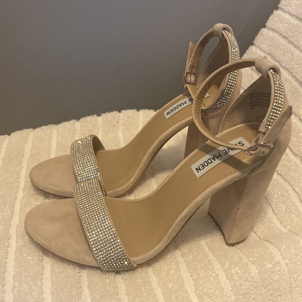 Steve Madden. size 8. Nude